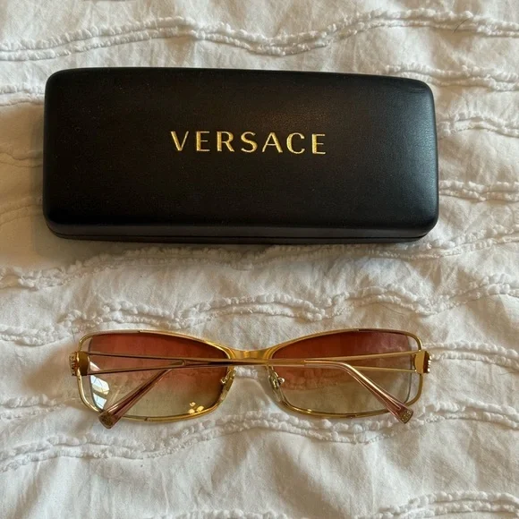 Versace | Y2K Medusa Sunglasses with Gold Frame and Pink Lenses - Picture 2 of 7